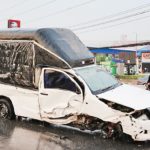 ปทุมฯผวา กระบะบรรทุกแก๊สหุงต้ม ยางระเบิดพลิกคว่ำ กลางถนนพหลโยธิน
