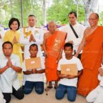 สังฆราชกัมพูชา นำชาวพุทธ2แผ่นดิน เปลี่ยนผ้าไตรสรีระ หลวงปู่สรวง เทวดาเดินดิน