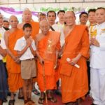 สังฆราชกัมพูชา นำชาวพุทธ2แผ่นดิน เปลี่ยนผ้าไตรสรีระ หลวงปู่สรวง เทวดาเดินดิน