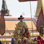 ทรงสง่างาม พระเจ้าอยู่หัว ประทับพระราชยานพุดตานทอง เสด็จฯ ถึงวัดบวรฯ แล้ว