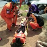 รถชนท่อระบายน้ำพังยับ พริตตี้สาวไม่ถึงที่ทำงาน บาดเจ็บ-ดับสลด