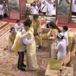 ปีติ สมเด็จพระราชินี กราบพระบาท สมเด็จพระเทพ-เจ้าฟ้าจุฬาภรณ์ ในพระราชพิธี