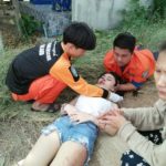 รถชนท่อระบายน้ำพังยับ พริตตี้สาวไม่ถึงที่ทำงาน บาดเจ็บ-ดับสลด