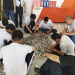 โชว์รูมรถนับเงิน 3 วัน ลูกค้าซื้อ "โฟล์คสวาเกน" แบกเหรียญ 66 ถุงมาจ่าย