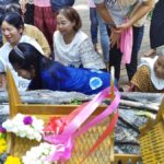 พ่อปู่ดลใจให้มา คำชะโนด คึกคัก แห่ส่องเลขขันน้ำมนต์-ต้นไทรล้มเจอจะๆ 2 ตัว