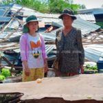 สองแม่ลูกระทึก! พายุฝนถล่มปราจีนฯ ถอดเสาบ้าน-พัดหลังคาปลิวว่อน พังทั้งหลัง