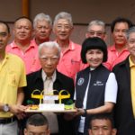 มูลนิธิป่อเต็กตึ๊ง มอบศาลาที่พักโดยสาร เพื่อหลบแดดหลบฝนให้ชาวแม่สอด