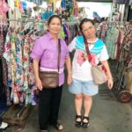 นับถือใจ! ยายพิน แม่ดาราสาว ลูกดัง-รวยแค่ไหน ยังถักประเป๋าขาย-หาเห็ด-เป็นกระเป๋ารถ