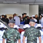 ธงชาติคลุมร่าง พล.อ.เปรม เคลื่อนไปวัดเบญฯ แพทย์-ทหาร ยืนเคารพไว้อาลัย