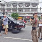 พ่อดาราดัง! ขับปาเจโร่ ตัดหน้ารถบรรทุก ล้อหลุดชนสนั่นสัตหีบ จนท.เร่งช่วยวุ่น