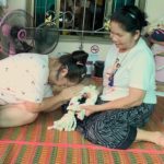 นับถือใจ! ยายพิน แม่ดาราสาว ลูกดัง-รวยแค่ไหน ยังถักประเป๋าขาย-หาเห็ด-เป็นกระเป๋ารถ