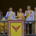 ปีติ พระเจ้าอยู่หัว-พระราชินี พระราชโอรส-ธิดา แย้มพระสรวล โบกพระหัตถ์