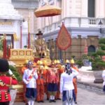 พระบาทสมเด็จพระเจ้าอยู่หัว เสด็จพระราชดำเนินขบวนพระบรมราชอิสริยยศ