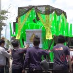 งานนี้ไม่ต้องเศร้า! จ้างวงดนตรีแห่ศพรอบเมรุ แดนซ์กระจาย บักแตงโมก็มา (คลิป)