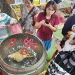 ผู้รับเหมาหอบเงินล้าน ทำบุญ ส้ม 1 ตัน แก้บน ฤๅษีเณร ส่องสูตรหวยในอ่างน้ำมนต์