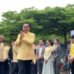 'บิ๊กตู่' ยิ้มหวานขอเพลง "ฉันจะฝันถึงเธอ" ลั่น! ให้เชื่อมั่นนายกฯ ชี้บ้านเมืองมาก่อน