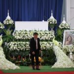 คนบันเทิงอาลัยกราบศพ น้ำตาล พ่อเคลียร์ไม่เกี่ยวไสยศาสตร์ หมอเจอก้อนรอพิสูจน์