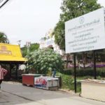 ร้านอื่นซวยด้วย! รพ.ขอคืนพื้นที่ปรับภูมิทัศน์ ร้านไก่ทอดหนอนยั้วเยี้ยย้ายก่อนเพื่อน(คลิป)