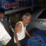 สาวช็อก พ่อราดน้ำมัน เผาน้องชาย ไฟไหม้ร่างคาเตียง-เสียงร้องเจ็บปวด ตร.คุมตัวสอบ