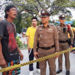 นึกว่าถุงขยะ! วางซุกใต้โต๊ะใกล้โรงเรียน นักเรียนเปิดดูผงะวิ่งโร่ไปฟ้องครู