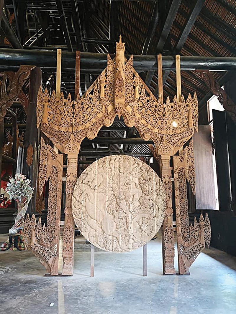 ชมบ้านดำ-วัดขาว