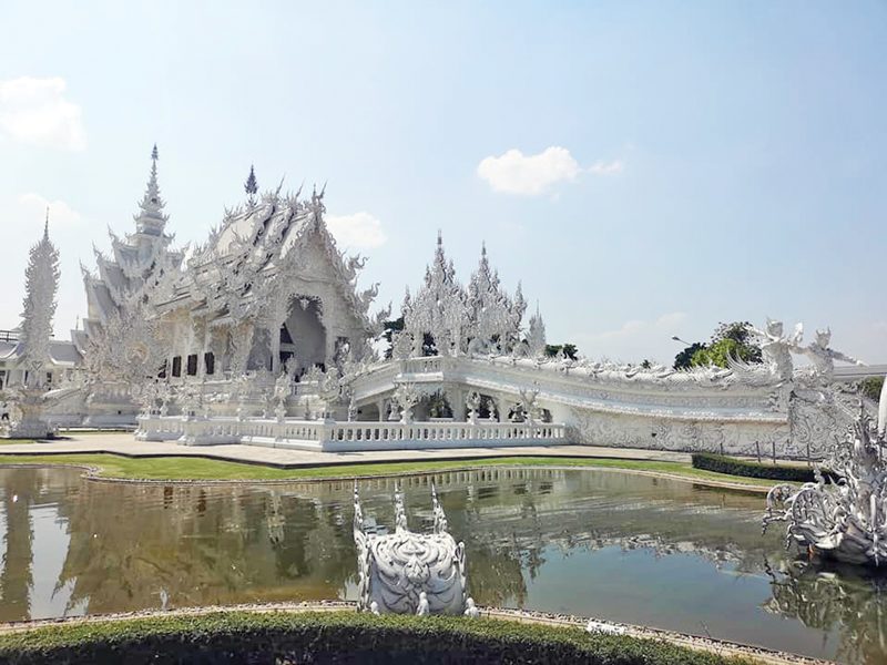 ชมบ้านดำ-วัดขาว