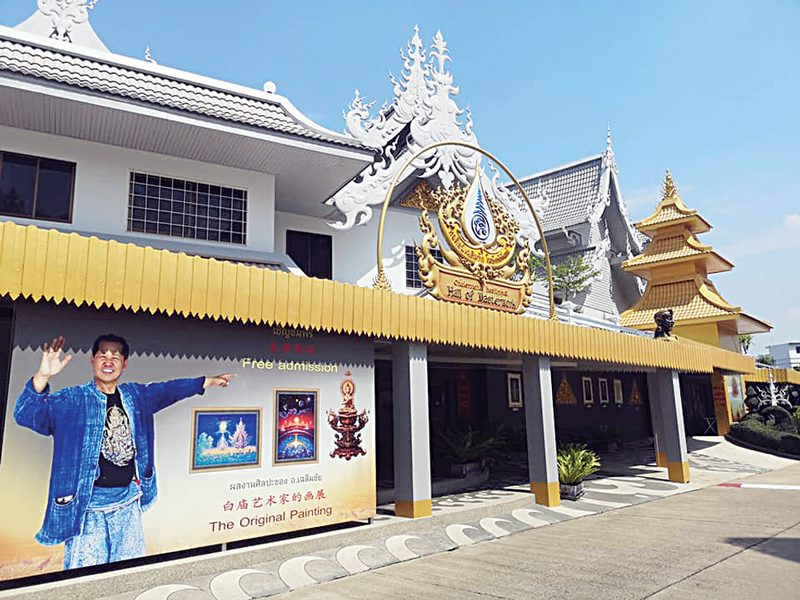 ชมบ้านดำ-วัดขาว