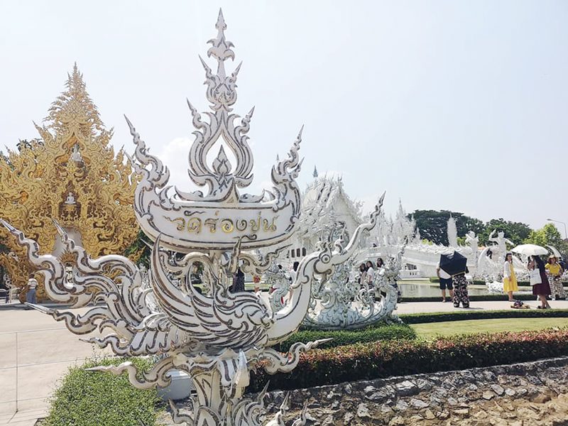 ชมบ้านดำ-วัดขาว