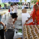 ล้นวัด! คนแห่ทำบุญ วัดอุทยาน โครงการ “คนละ 1 บาตร บาตรละ 1 คน เน้นสร้างความสามัคคี”