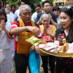 ล้นวัด! คนแห่ทำบุญ วัดอุทยาน โครงการ “คนละ 1 บาตร บาตรละ 1 คน เน้นสร้างความสามัคคี”