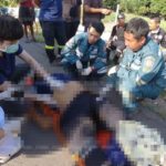 สลดกู้ภัยเก็บศพเพื่อน! หนุ่มอาสาออกเวรขับเก๋งกลับบ้านพุ่งอัดสาไฟดับคาซาก