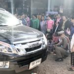 พ่อ-แม่ใจสลาย! ลูกสาว2ขวบนั่งเล่นหน้ารถ กระบะมองไม่เห็นทับดับคาที่