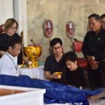 มอสอาลัย! รดน้ำศพ น้ำตาล เดอะสตาร์ เผยคำสุดท้ายที่พูดกับ หมวดรัน.. สุดเศร้าด่วนจาก