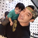 โอ๊ต วรวุฒิ แทบช็อก ลูกชายตกจากที่สูงสองเมตร บวมช้ำ แฟนคลับแห่ให้กำลังใจ