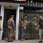 บุกค้นบ้าน หัวหน้าวิน ออกจากโรงพยาบาลยังล่องหน หาตัวไม่เจอ!