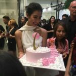 มิ้นต์-ชาลิดา ปลื้ม แฟนคลับกัมพูชาเซอร์ไพรส์วันเกิด - ขึ้นแท่นซุป'ตาร์ ห้างแตก