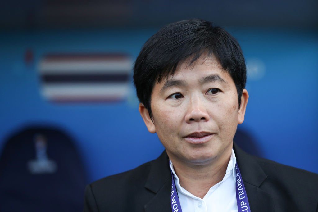 โค้ชหนึ่งของคุณทีมชาติสหรัฐฯ ที่ให้กำลังใจนักเตะไทยหลังการแข่งขัน