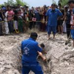 อุ้มหายไป 10 วัน หนุ่ม 17 กลายเป็นศพ ถูกมัด-ขุดหลุมฝังในกุโบร์ ศพโผล่ทวงความยุติธรรม