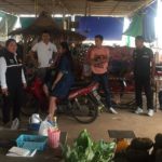 ชาวบ้านเอือม ขาใหญ่เปิด บ่อนไฮโล กลางตลาด แจ้งทหารบุกรวบ