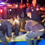 กระบะซิ่งแข่ง เสียหลักเสยท้าย10ล้อ บนสะพานข้ามท่าจีน หนุ่มคนขับดับสยอง