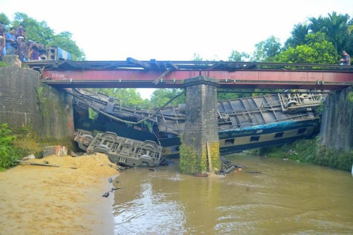 สะพานข้ามคลองพังโครม