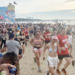 หาดสะเทือน! พัทยาจัดวิ่งบิกีนี กว่า 3,000 คนร่วมสร้างสถิติโลก "เชอรี่ สามโคก" ก็มา