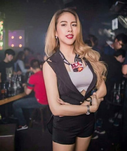 สิ้นใจแล้ว! พริตตี้สาว ท้องไปนวดแผนไทยช็อกคาเตียง นอนโคม่า 6 เดือนก่อนจบชีวิต สิ้นใจแล้ว! พริตตี้สาว ท้องไปนวดแผนไทยช็อกคาเตียง นอนโคม่า 6 เดือนก่อนจบชีวิต