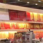 ปืนจ่อหัวพนง. 2โจรบุกห้างปล้นร้านทอง 1 นาทีกวาดสร้อยหอบหนีกว่า100บาท(คลิป)