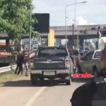 เปิด(คลิป)นาทีตำรวจชาร์จ! บุกจับแก๊งปล้นทอง 8 ล้าน คาสี่แยกไฟแดงระทึกทั้งถนน
