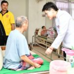 รพ.ตำรวจ-พม.-แมริออท ร่วมตรวจสุขภาพผู้สูงอายุ รมต.-แพทย์ใหญ่จับมือทำอาหาร