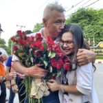 แห่ต้อนรับ ทอม ดันดี คืนสู่อิสรภาพ ร่ำไห้ร้องเพลงเผยความรู้สึก ขอบคุณอดีต(คลิป)