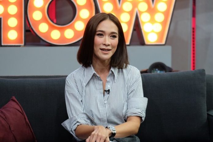 พลอย พลอย