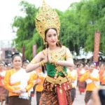 เหมือนแค่ไหน? หนึ่ง บางปู โดนเทียบ แต้ว ชุดรำถวาย โดนเม้าธ์แรงก๊อบเกรดเอ