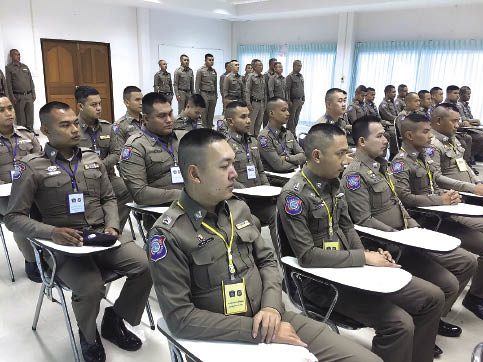 ตำรวจท่องเที่ยวติวเข้ม ชุดอารักขาบุคคลสำคัญ รับบทบาทผู้นำอาเซียน : สดจากสนามข่าว - ปี2526